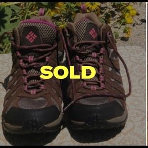 Columbia like Hiking boots